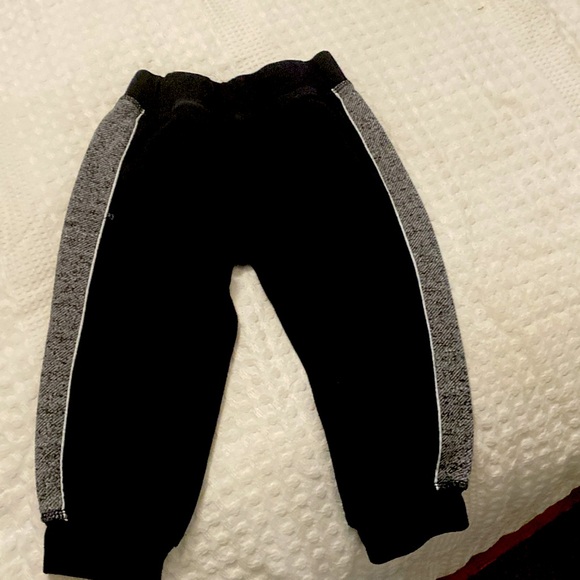 I’m selling some Calvin Klein sweatpants for kids - Picture 3 of 4